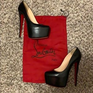 black daffodil 5” louboutin